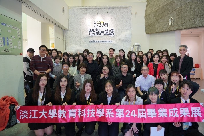 開幕式來賓與學生合照