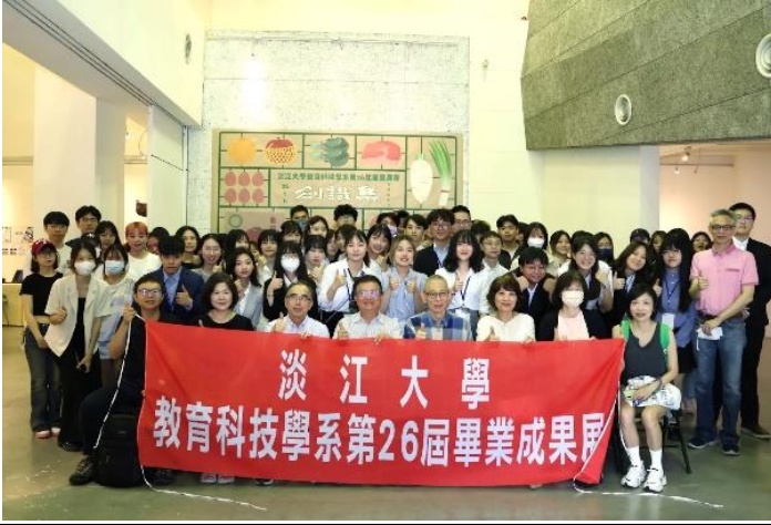 開幕式來賓與學生合照